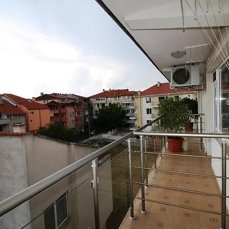 ゾヤ ゲスト ハウス 2*